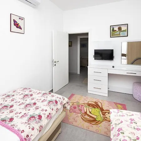 公寓 Colorful House With Garden In The Heart Of Turkbuku 博德鲁姆